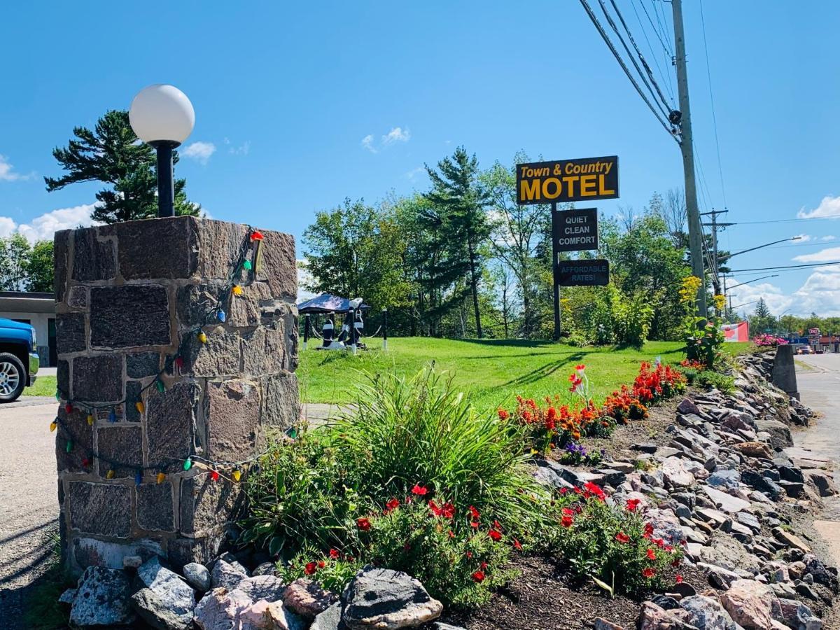 Town & Country Hotel